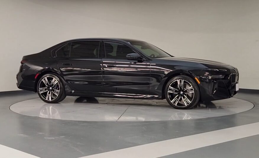 2023 BMW 760i xDrive