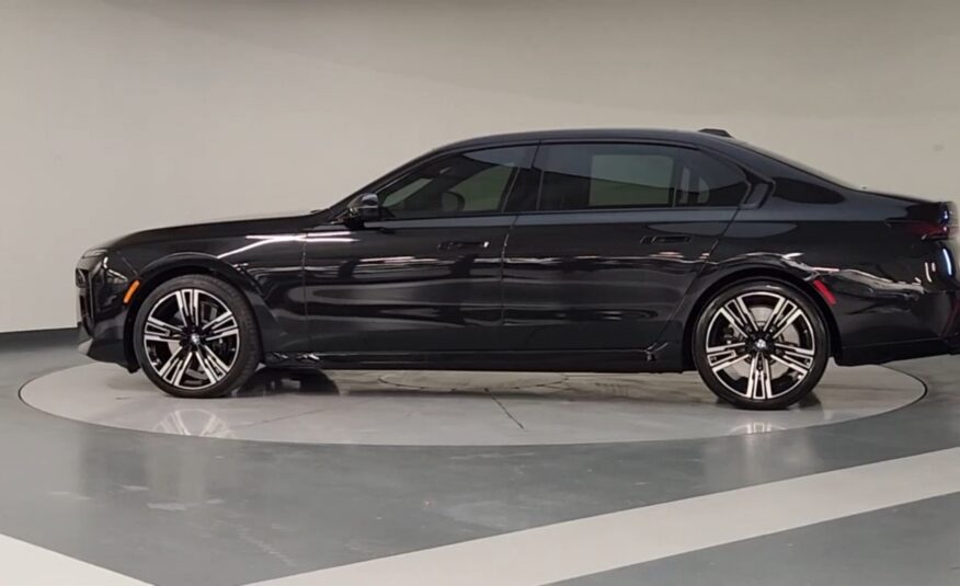 2023 BMW 760i xDrive